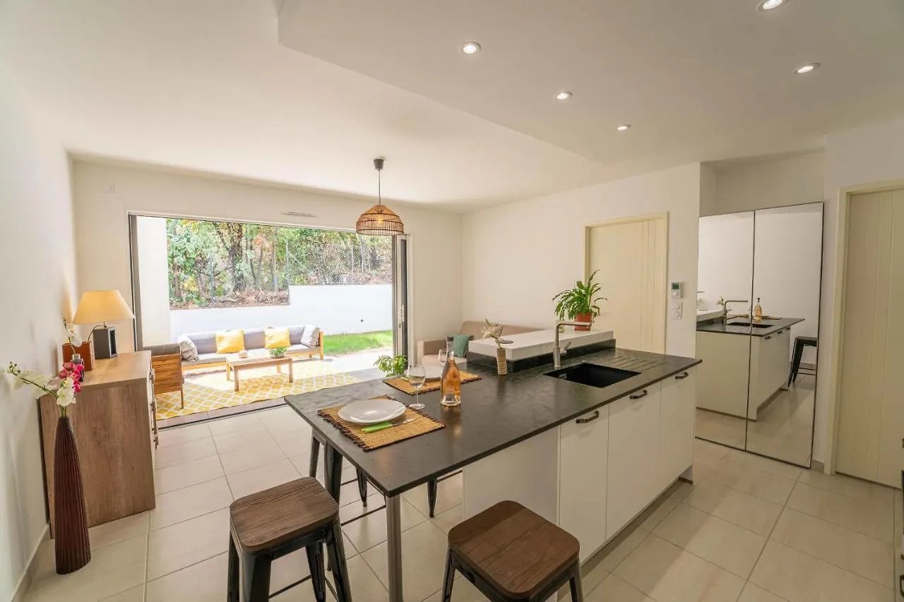 Appartement Les Lecques - Superb New Standing T3 With Garden Swimming Pool & Parking à Saint-Cyr-sur-Mer France