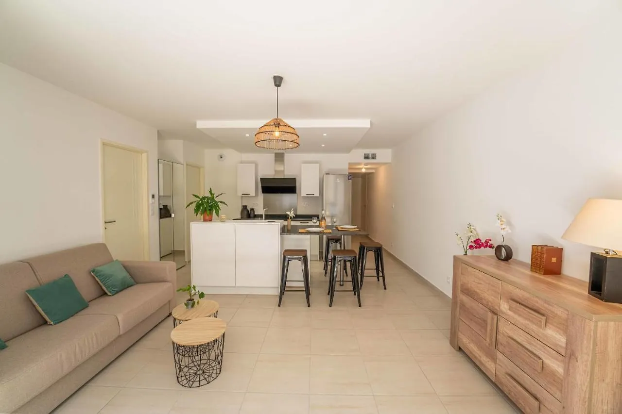 Appartement Les Lecques - Superb New Standing T3 With Garden Swimming Pool & Parking à Saint-Cyr-sur-Mer 0*,  France